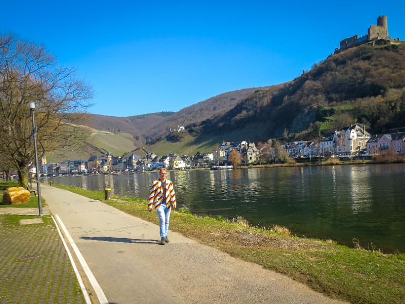 Vanaf de Kues kant kijk je over de Moezel naar Bernkastel