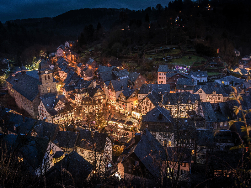 De kerstsfeer in Monschau is bijzonder om mee te maken. Het hele stadje is dan zo ontzettend sfeervol!