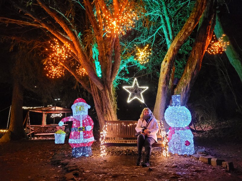 Een mooi uitgelicht hoekje in een van de zijstraatjes van Monschau ten tijde van de kerstmarkt.