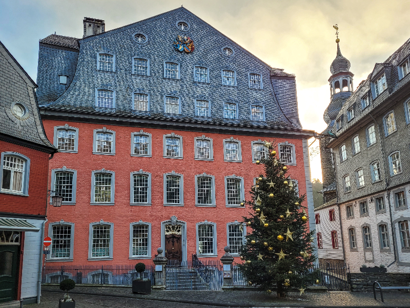 Het Rote Haus ten tijden van de kerstmarkt