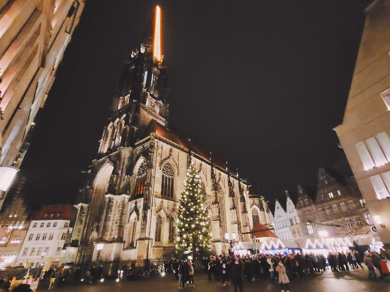 Kerstmarkt bij de Lamberti Kerk