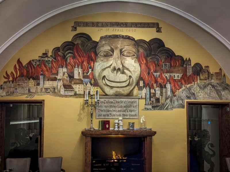 Muurschildering in restaurant Ratskeller van de brand en de Passauer Tölpel