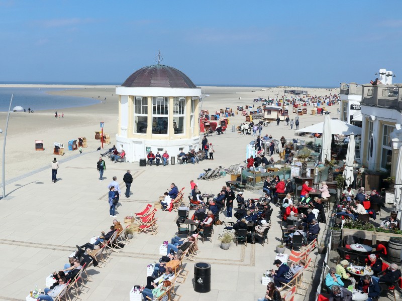 Het muziekpaviljoen op de gezellige boulevard van Borkum