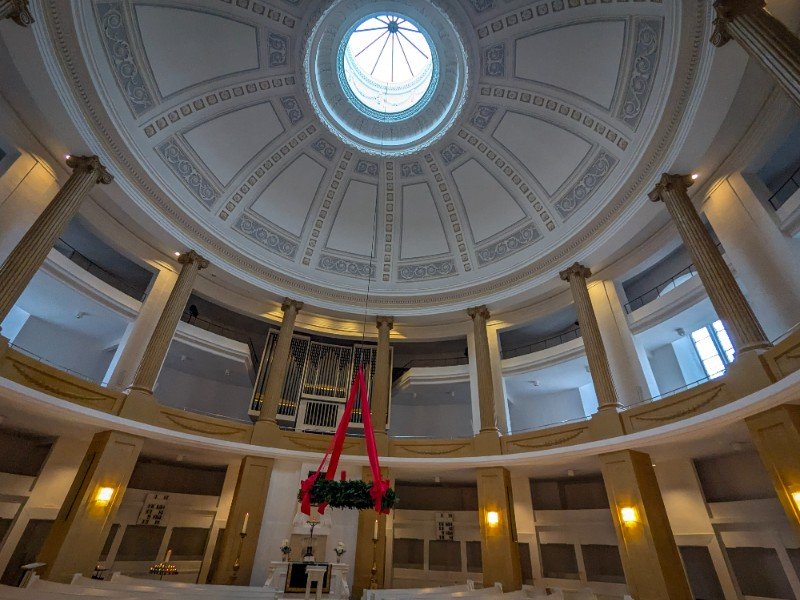 Het interieur van de Lambertikirche is nog steeds Neoclassistisch