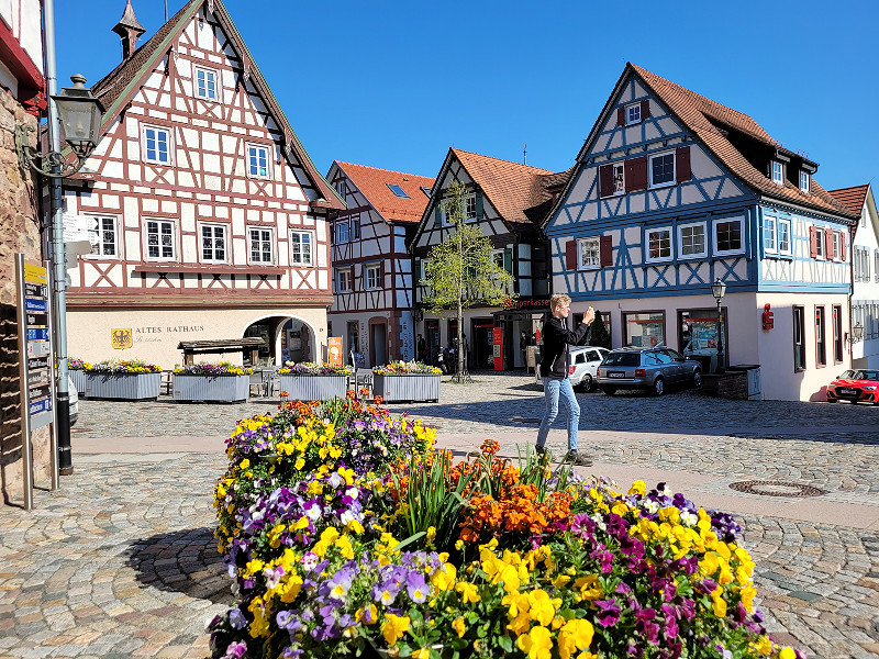 Het Rathaus en andere vakwerkhuizen in Neubulach