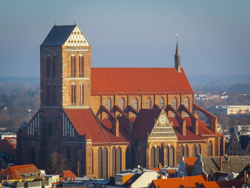De Nikolaikirche, gezien vanaf het platform op de Georgenkirche