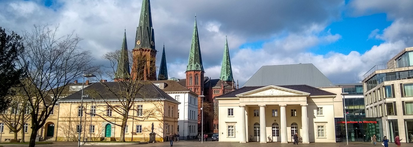 Lambert-kerk gezien vanaf het Slotplein in Oldenburg