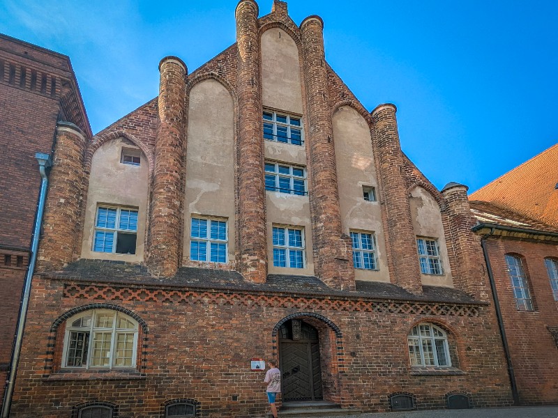 Het Ordonnanzhaus is de oudste burgerwoning en toegevoegd aan het Rathaus