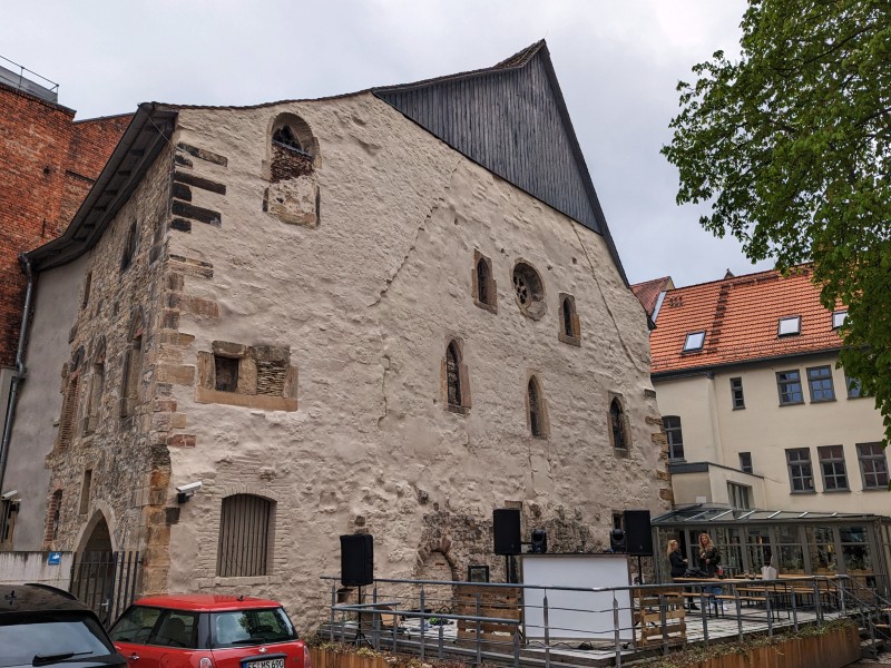 Achterkant van de oude synagoge in Erfurt