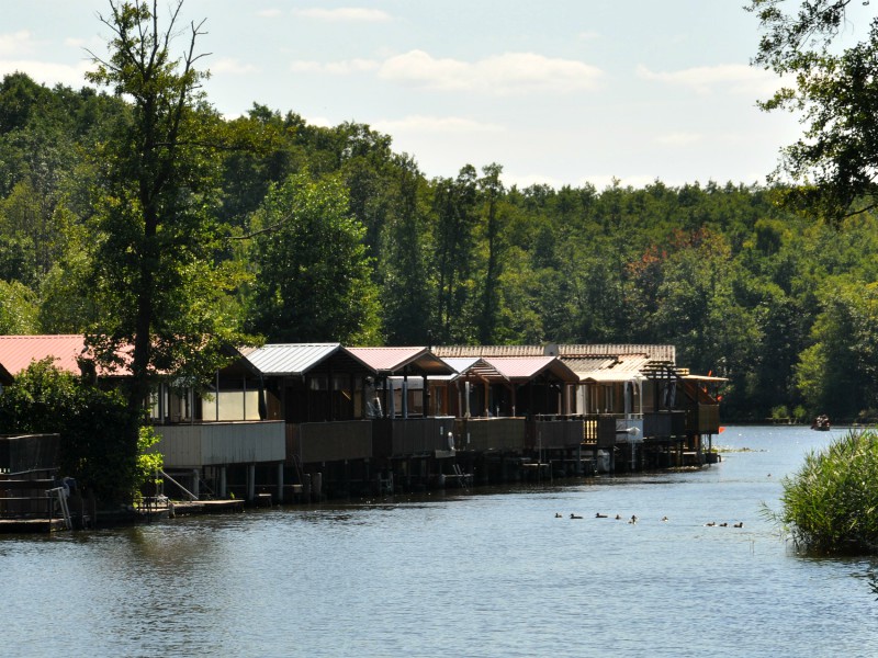 Paalwoningen bij het meer van Müritz