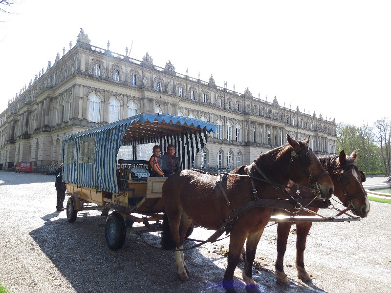 Paard en wagen voor het slot Herrenchiemsee