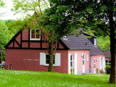 Een bungalow op vakantiepark Center Parcs Eifel, uiteraard met Aqua Mundo, maar een ietz rustigere en kleinere variant.
