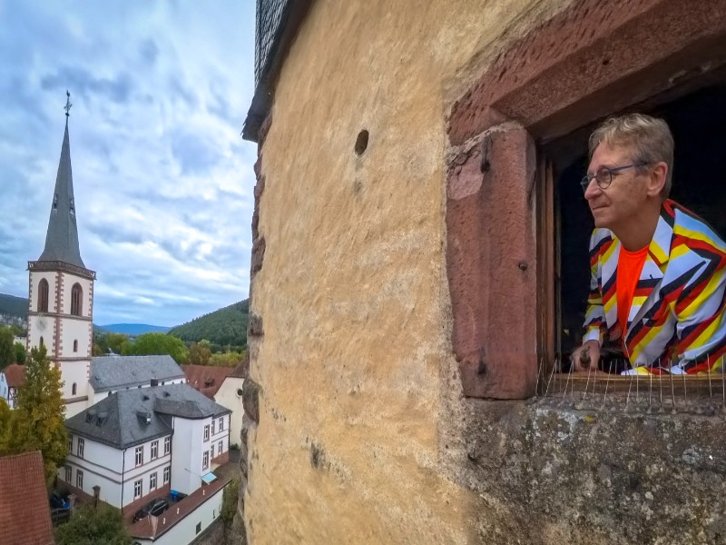 Patrick geniet van het uitzicht vanuit de Bayersturm