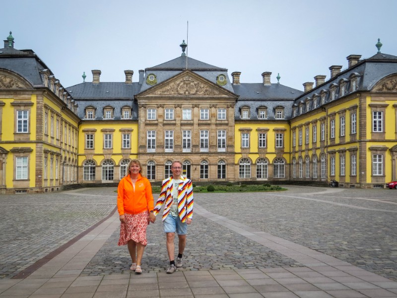 Patrick en Sabine bij het Residentieslot in bad Arolsen