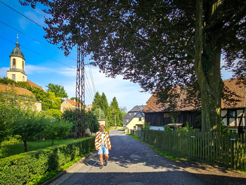 Patrick aan de wandel in Siefhennersdorf in de Oberlausitz