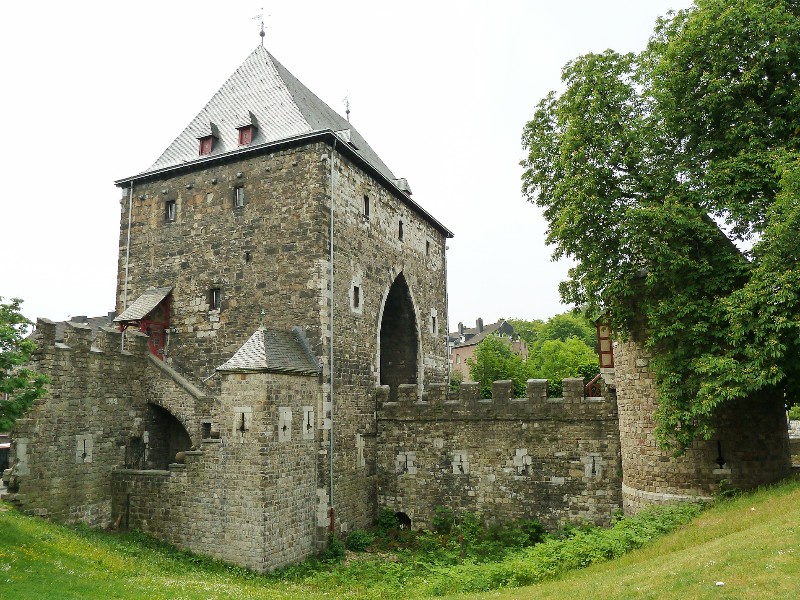 De Ponttor, één van de twee overgebleven stadspoorten van Aken