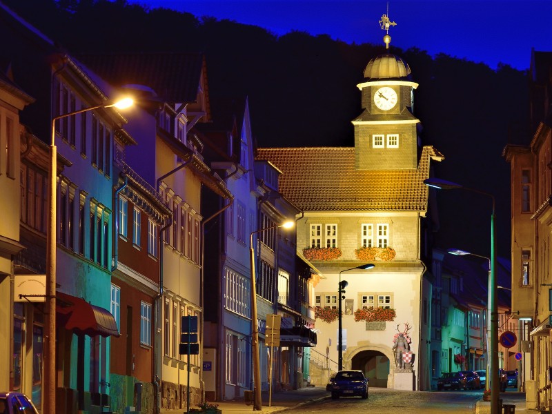 Het Rathaus van Bleicherode in de avond
