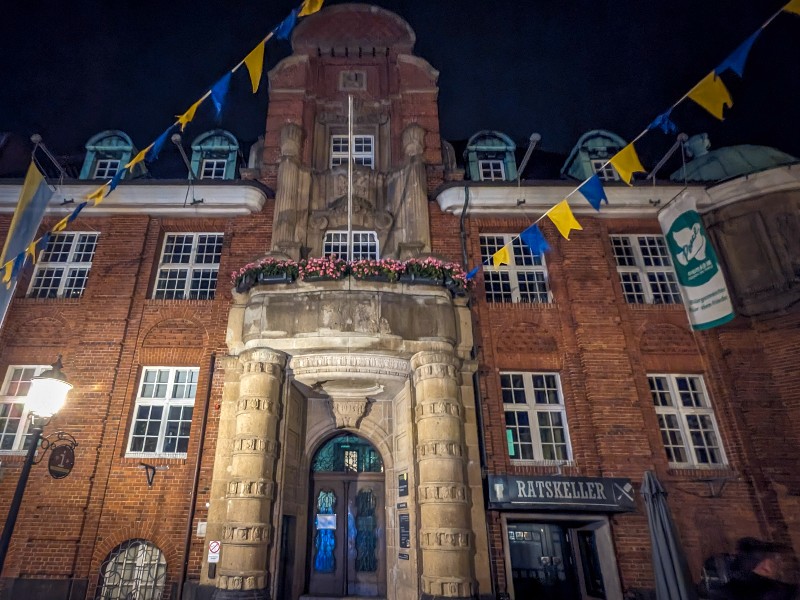 Het Rathaus van Buxtehude bij nacht