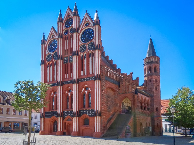 Het Rathaus van de Noord-Oost kant gezien