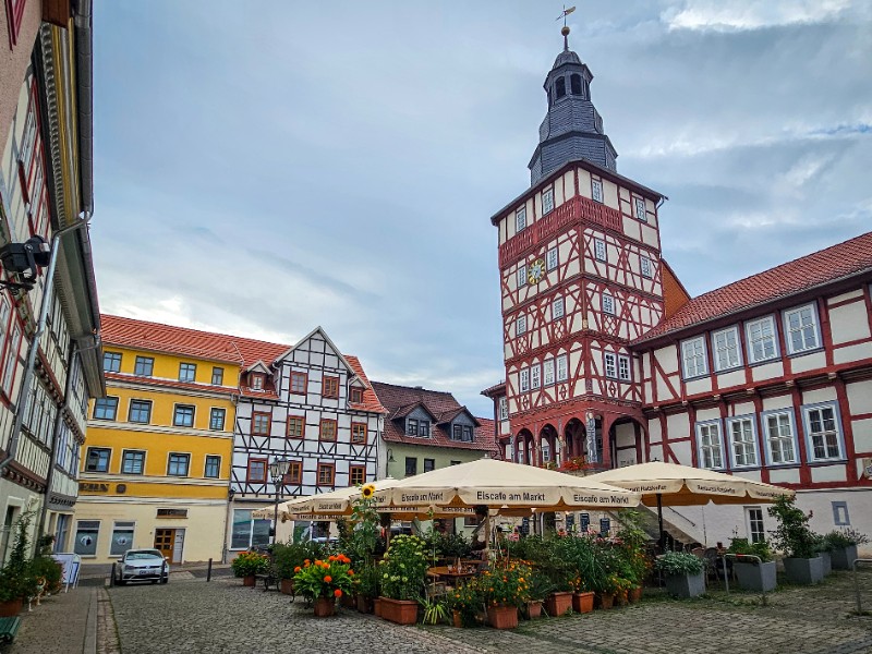 Het Rathaus van Treffurt, met opvallende toren in Renaissance-stijl