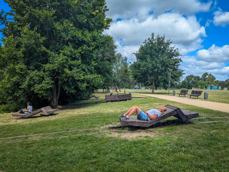 Relaxen op het Packhofgelände Park bij de Historische Haven