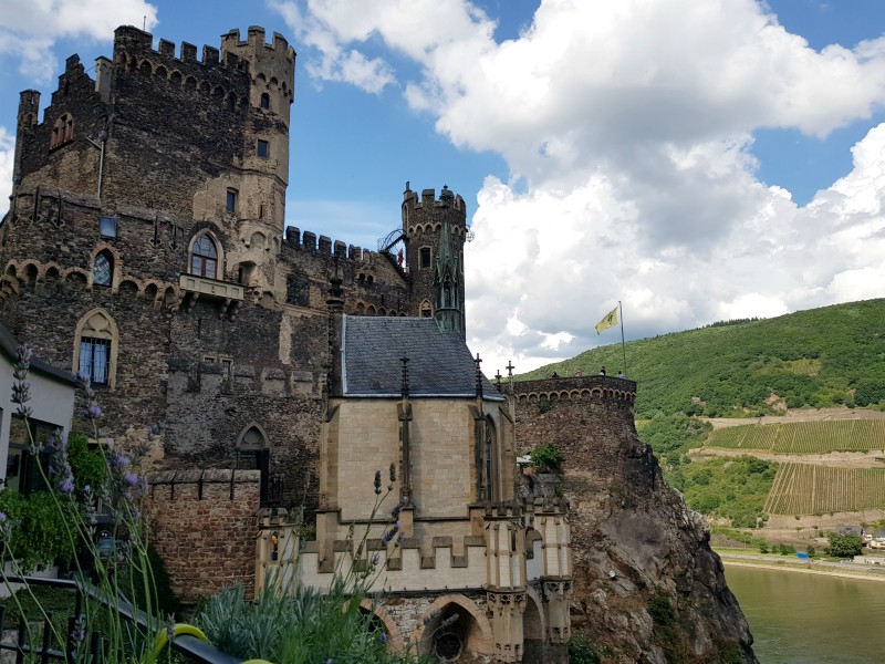 Rheinstein is één van de vele kastelen aan de Mittelrhein