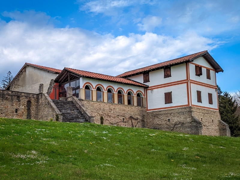 Reconstructie van een Romeins huis in het openluchtmuseum in Hechlingen-Stein