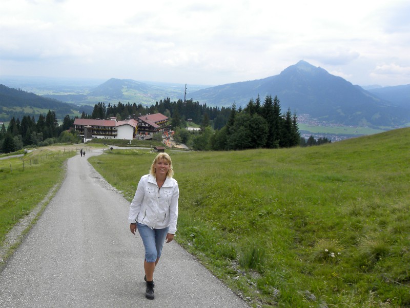 Sabine in de bergen van de Allgäu