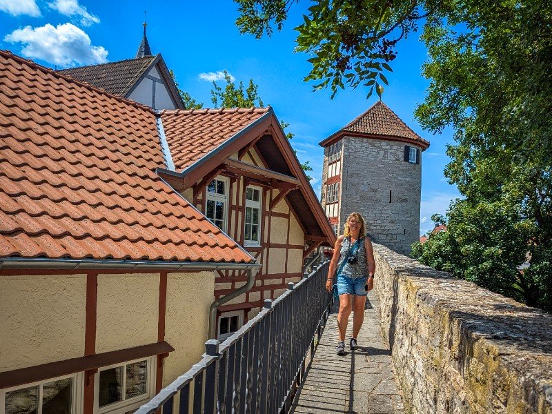Sabine op de stadsmuur van Mühlhausen