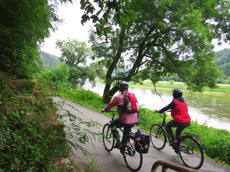 Fietsen langs de Elbe