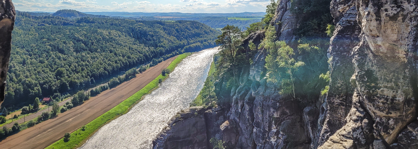 Uitzicht op de Elbe die door Saksen stroomt