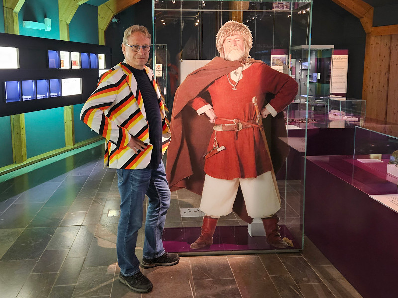 Patrick met de Viking in het Haithabu museum