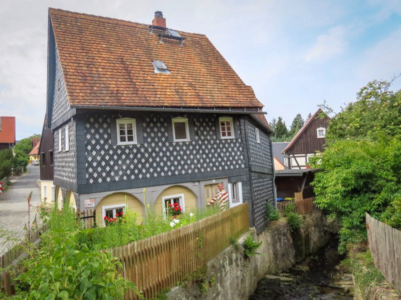 Patrick bij het Schunkelhaus in Obercunnersdorf