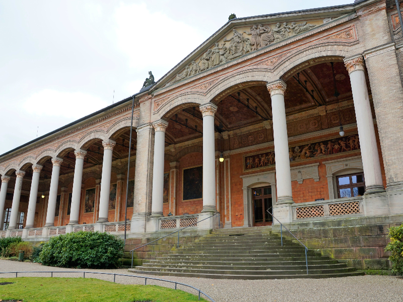 De oude Trinkhalle in Baden-Baden waar je nog een kopje echt bronwater kunt drinken