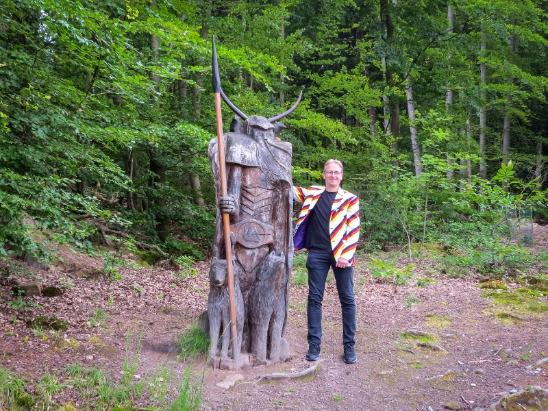 Sculptuur van de god Odin in het Odenwald bij Miltenberg