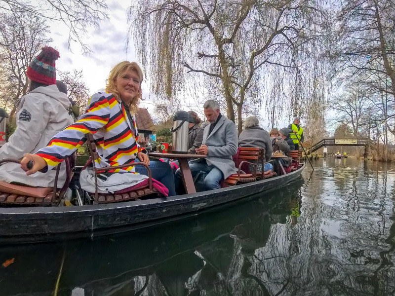 Met de boot op weg naar de kerstmarkt in het Spreewald