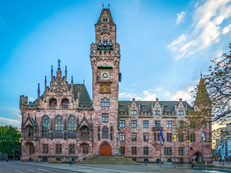 Het stadhuis in Saarbrücken