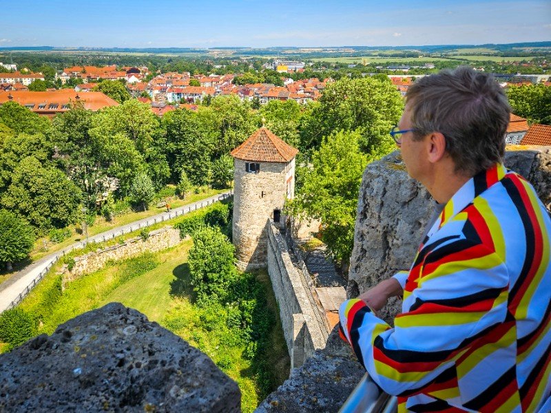 Een stukje stadsmuur gezien vanaf de Rabenturm