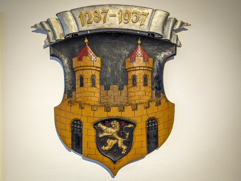 Het stadswapen van Idstein, met de Nassause leeuw