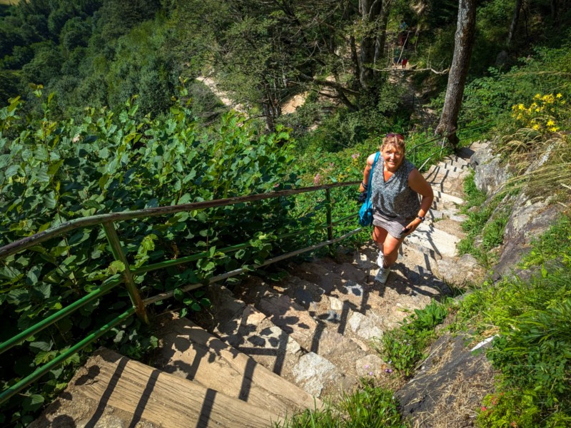 Steile trappen weer omhoog