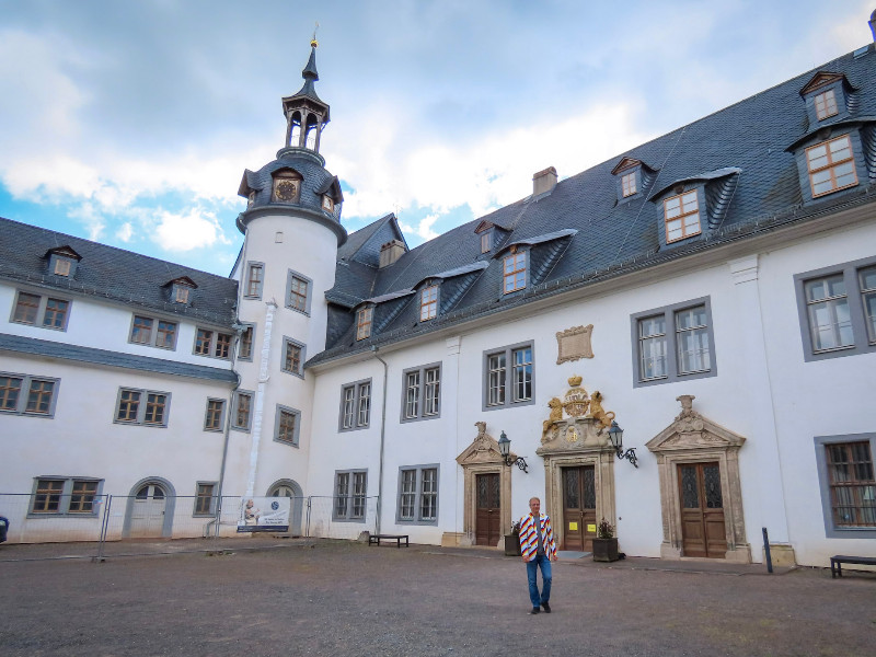 Patrick op de binnenplaats van Slot Stolberg