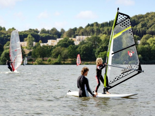 Surfen op de Bostalsee