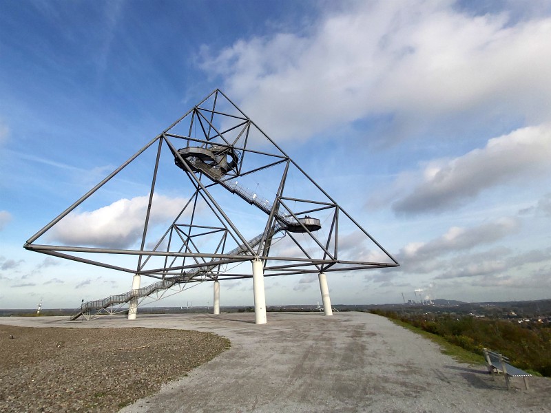 Bijzondere attracties, zoals de Tetraeder in Bottrop