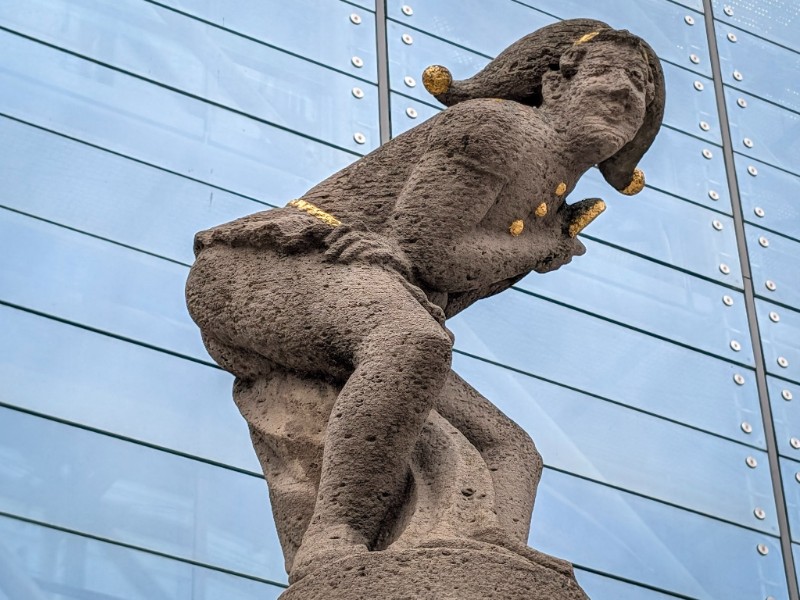 Tijl Uylenspiegel toont zijn blote billen aan Maagdenburg