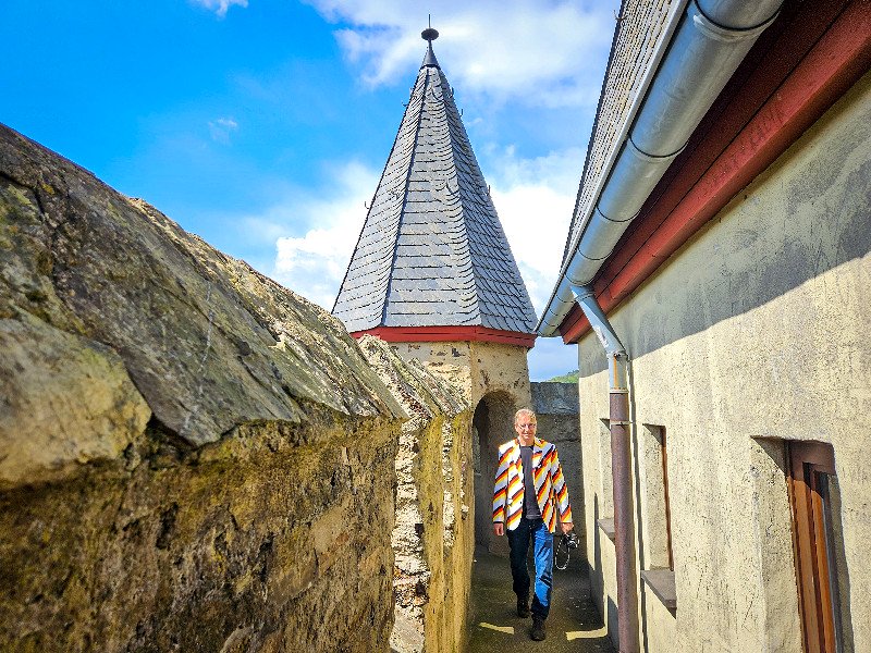 Patrick op de toren van Burg Nassau