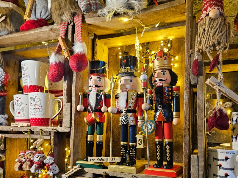 Natuurlijk zijn er Notenkrakers te koop op de kerstmarkt
