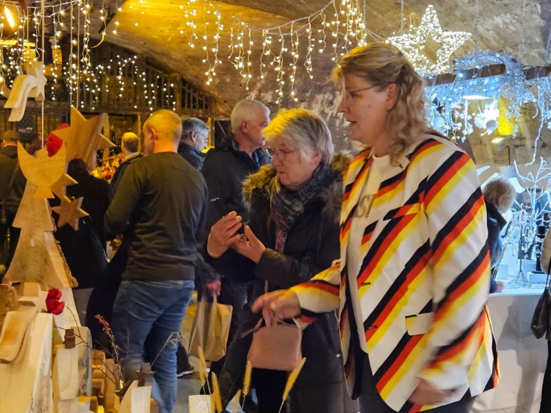 Sabine op de kerstmarkt in Traben-Trarbach in de wijnkelder
