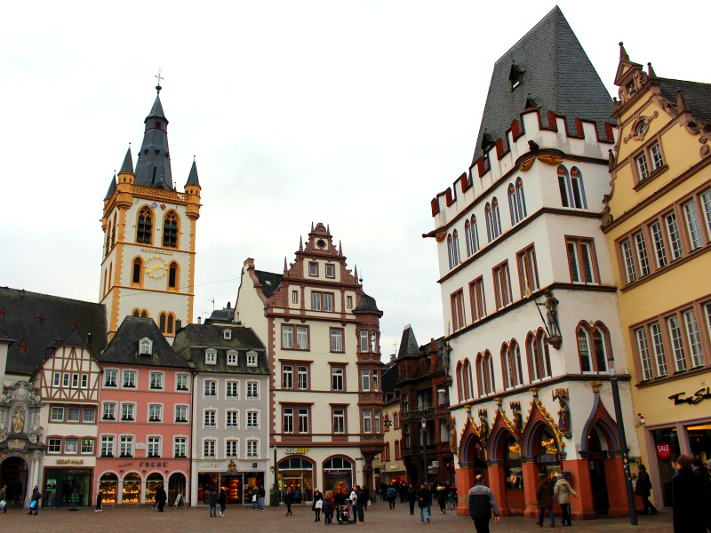 De Hauptmarkt in Trier verandert vanaf November in een kerstmarkt