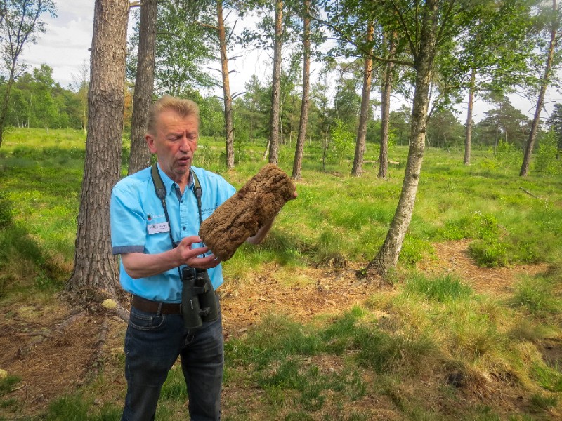 Uitleg over het winnen van turf in het Tister Bauernmoor
