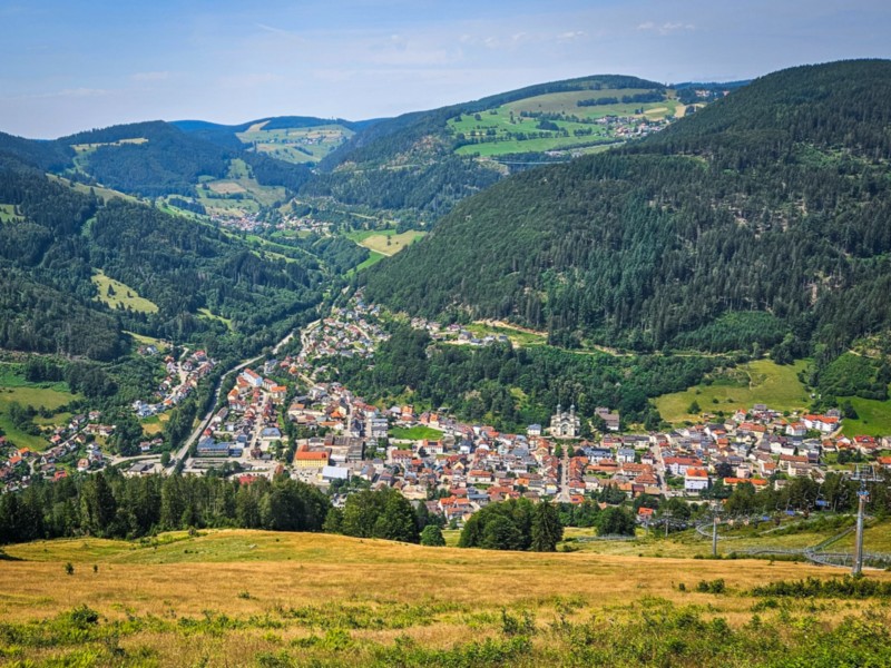 Uitzicht over Todtnau, en rechts bovenin Todtnauberg